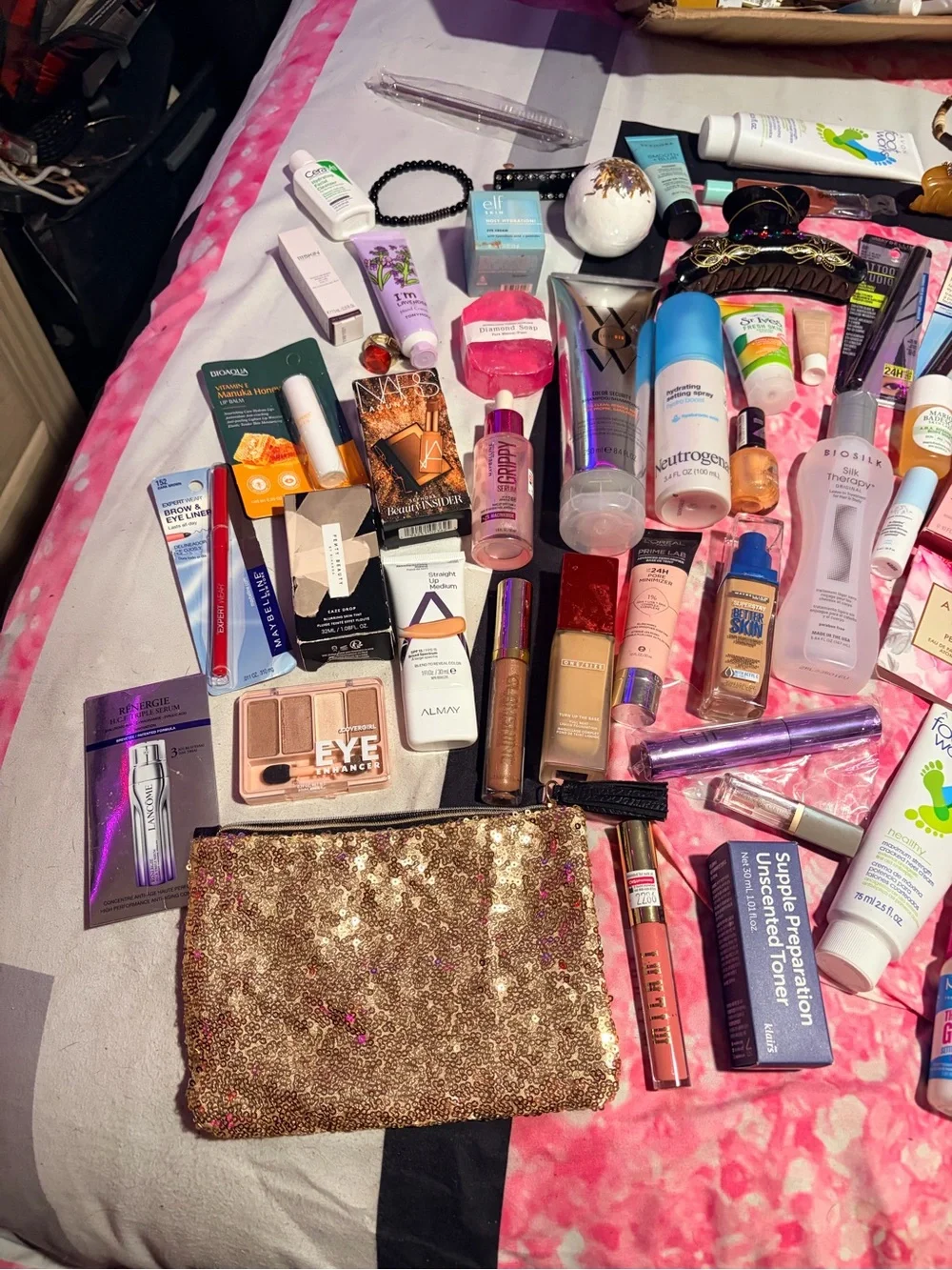 Mystery Beauty Bundle $15-$100comment how much u want I’ll create a listing 4 u